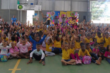 Espetáculo “Brincadeiras Sonoras” encanta alunos da rede municipal em Materlândia